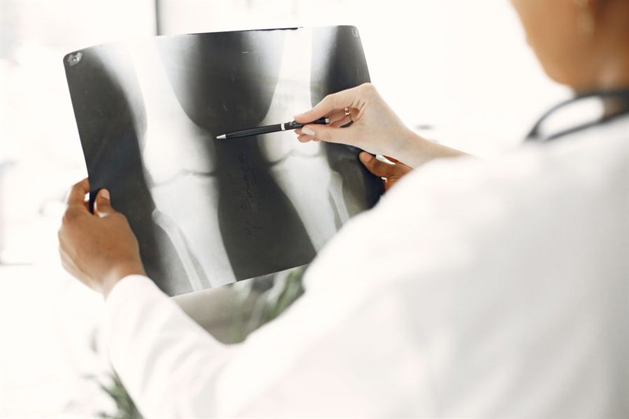 Consultation d'orthopédie — arrivée du Dr Azzaoui, chirurgien orthopédiste, au centre Ophsem Paris 12