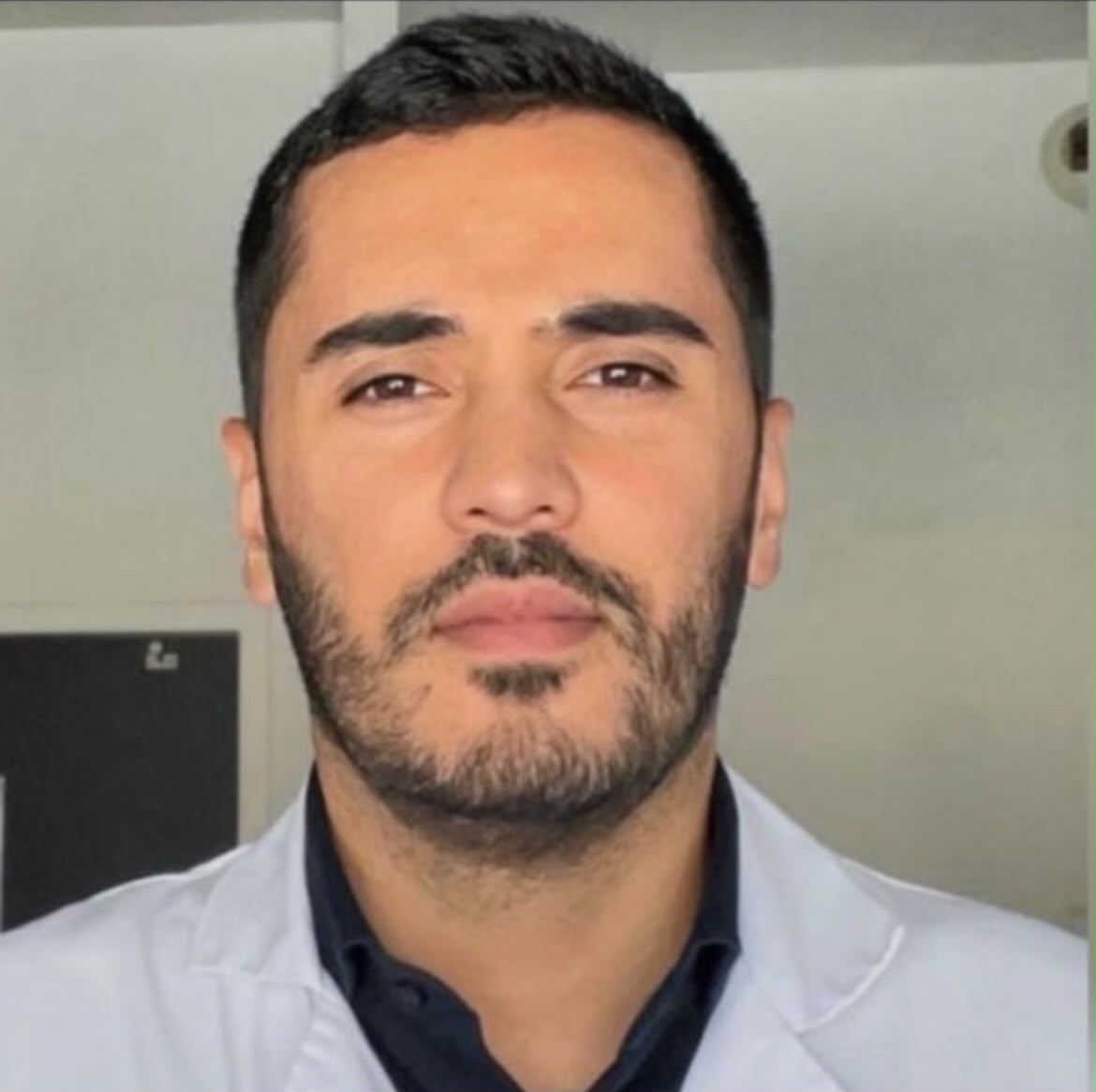 Dr Otmane Azzaoui, chirurgien orthopédiste et traumatologue au centre de santé Ophsem, Paris 12