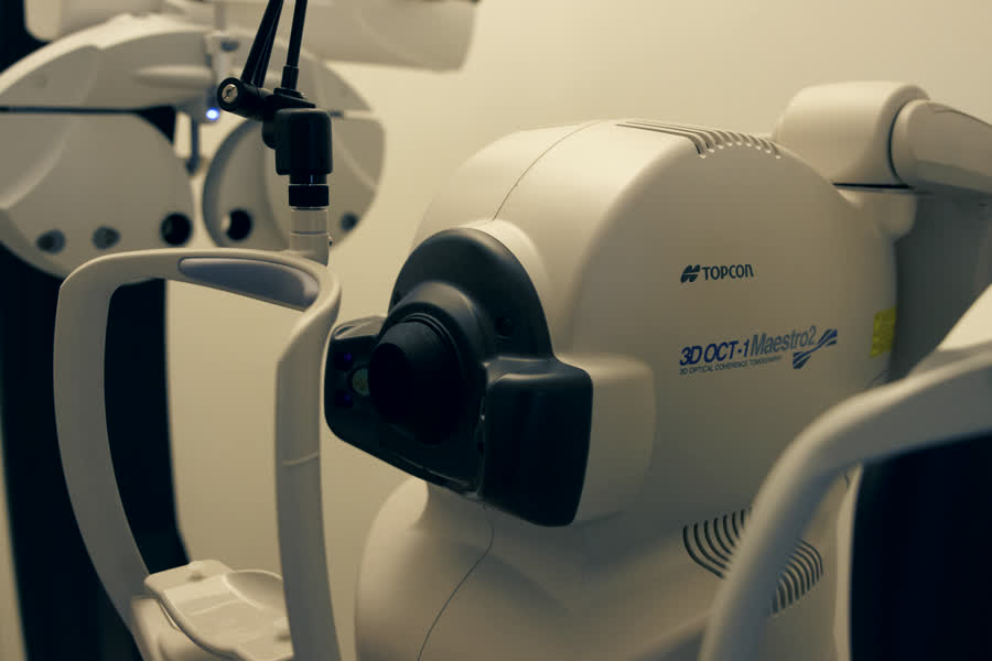 Tomographe à cohérence optique Topcon 3D OCT-1 Maestro2, dans une salle d'ophtalmologie du centre Ophsem